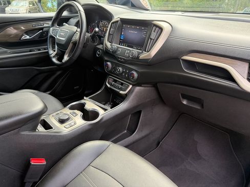 Used 2022 GMC Terrain Denali w/ Denali Premium Package AWD/4WD image 11