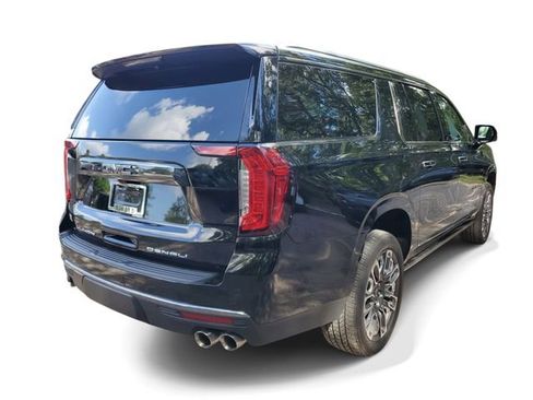 Used 2023 GMC Yukon XL Denali Ultimate AWD/4WD image 4