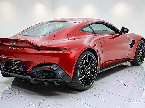 Used 2023 Aston Martin V8 Vantage Coupe RWD image 11