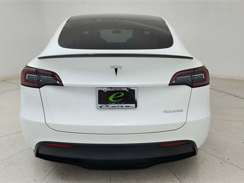 Used 2023 Tesla Model Y Performance image 5