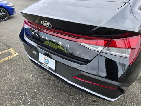 New 2026 Hyundai Elantra SE image 15