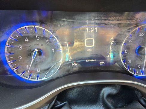 Used 2018 Chrysler Pacifica Touring-L Plus FWD image 33