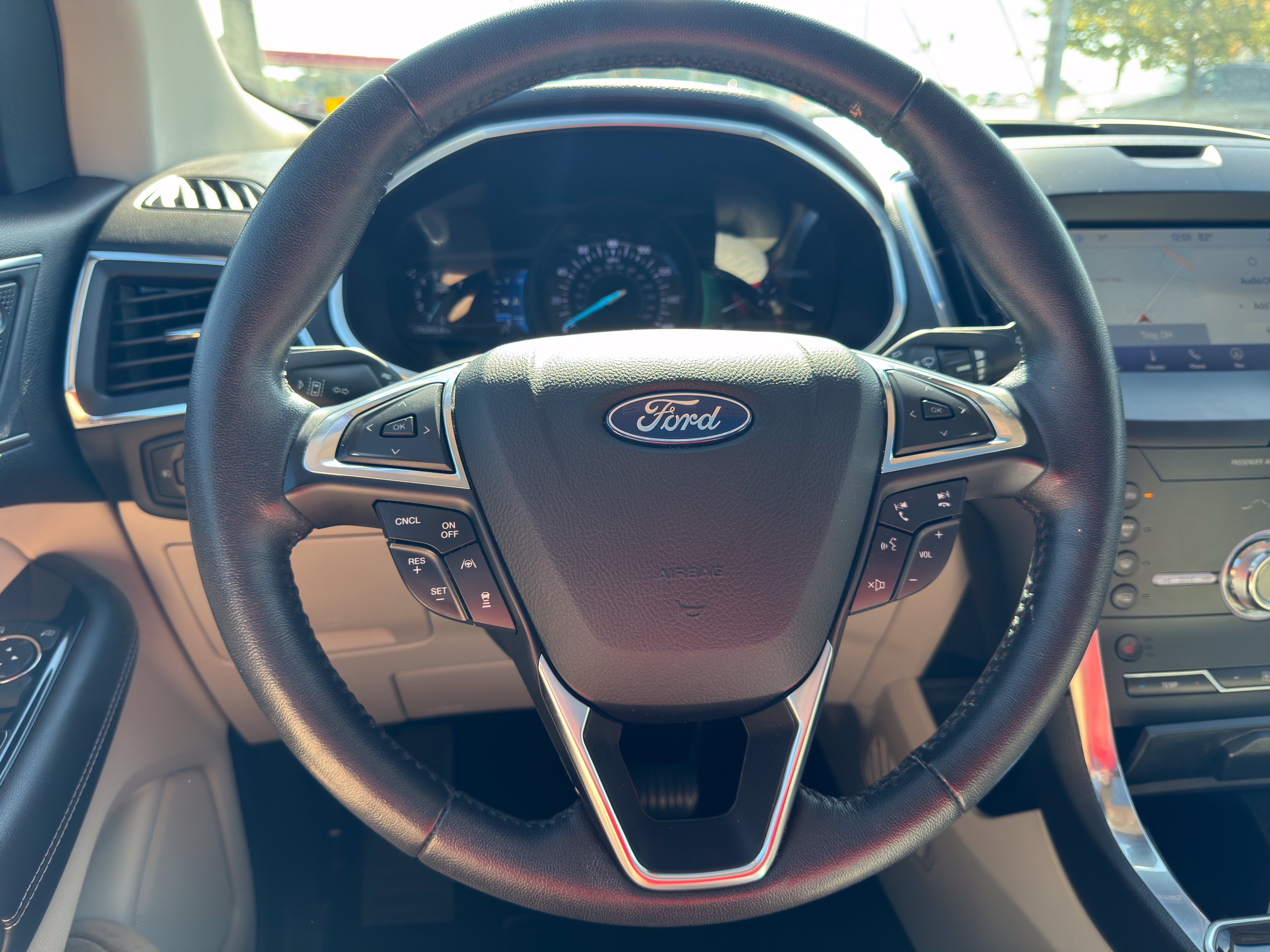 Used 2020 Ford Edge Titanium FWD image 9