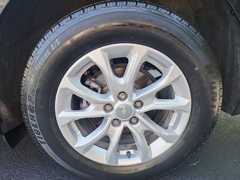 Used 2020 Chevrolet Equinox LS w/ LS Convenience Package FWD image 9
