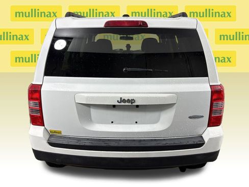 Used 2014 Jeep Patriot Latitude FWD image 9