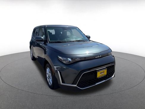 Used 2025 Kia Soul LX w/ LX Technology Package FWD image 3