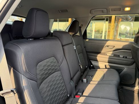Used 2024 Nissan Pathfinder SV image 22