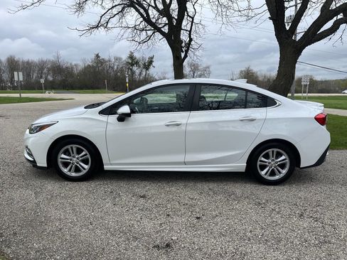 Used 2016 Chevrolet Cruze LT w/ Sun And Sound Package FWD image 2