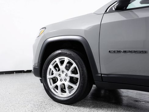 Used 2024 Jeep Compass Latitude AWD/4WD image 7
