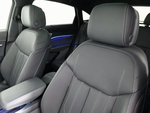 Used 2023 Audi e-tron Prestige w/ Prestige Package image 34