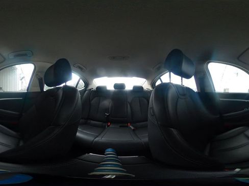 Used 2025 Genesis G70 2.5T image 43