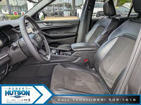 Used 2023 Jeep Grand Cherokee L Laredo image 18