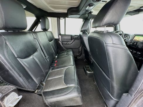 Used 2017 Jeep Wrangler Unlimited Sahara AWD/4WD image 17