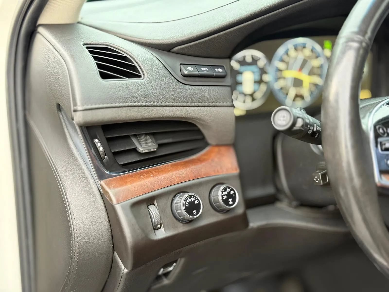 Used 2015 Cadillac Escalade ESV Premium AWD/4WD image 37