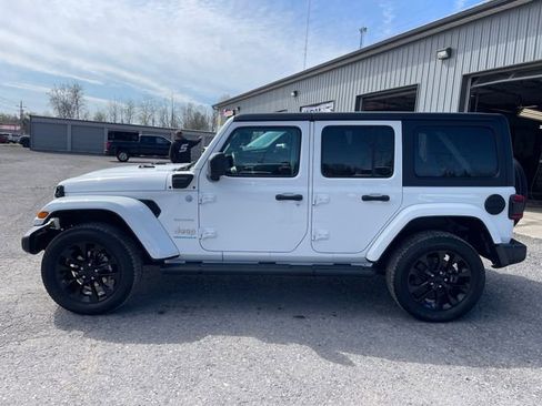 Used 2023 Jeep Wrangler Unlimited Sahara w/ Cold Weather Group AWD/4WD image 4