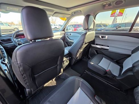 Used 2023 Ford Explorer XLT w/ Equipment Group 202A image 13