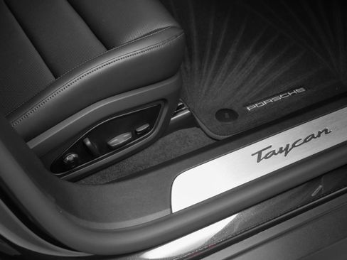 New 2025 Porsche Taycan image 22