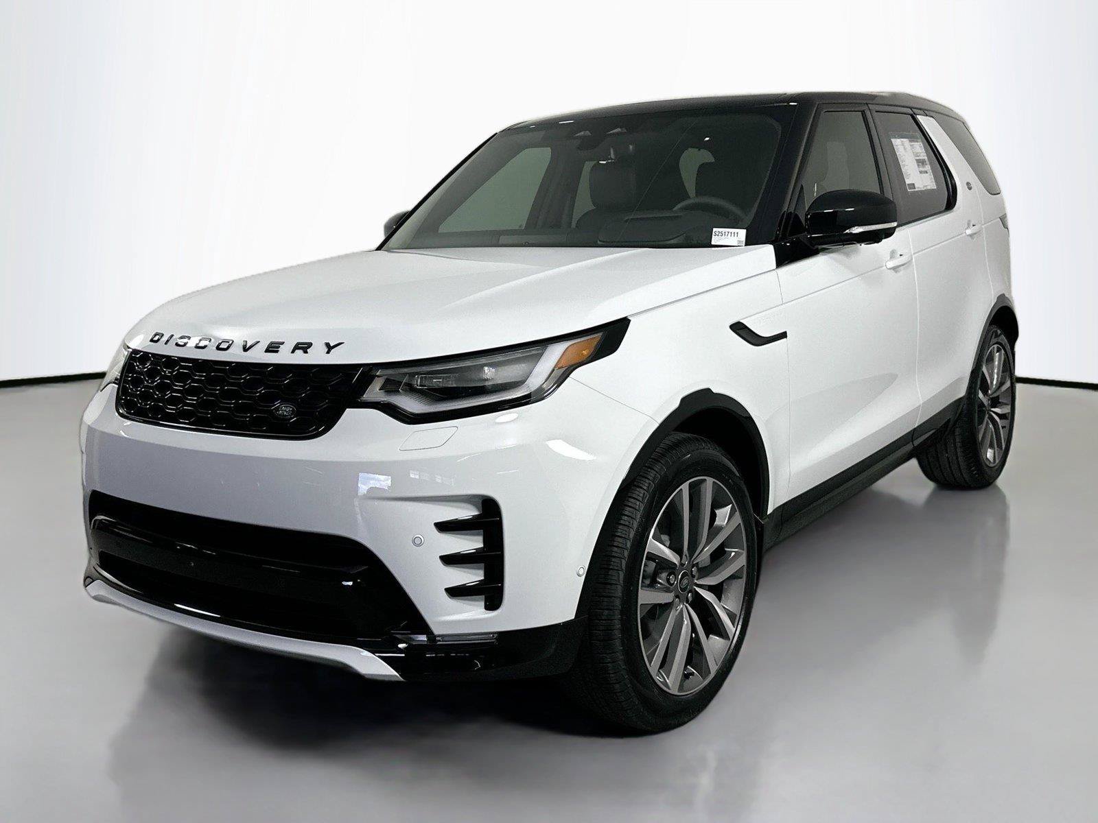 Certified 2025 Land Rover Discovery Dynamic SE AWD/4WD image 1