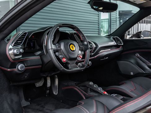Used 2017 Ferrari 488 GTB RWD image 28
