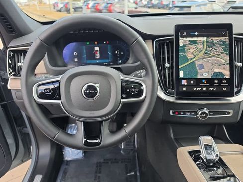 Used 2025 Volvo XC90 B6 Plus image 13