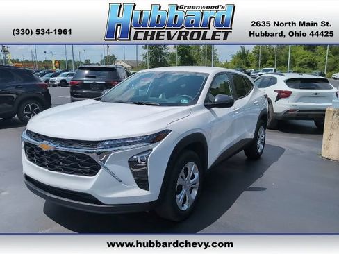 Used 2024 Chevrolet Trax LS FWD image 1