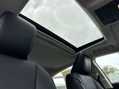 Used 2022 Lexus ES 300h w/ Premium Package FWD image 18