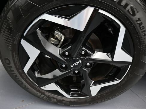 Used 2024 Kia Seltos EX FWD image 42