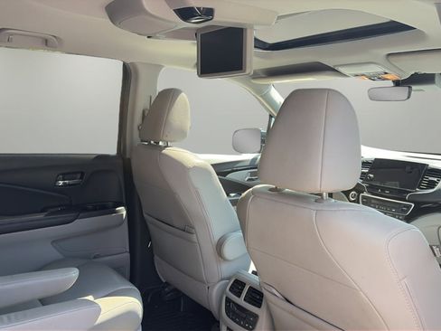 Used 2020 Honda Pilot Touring image 10