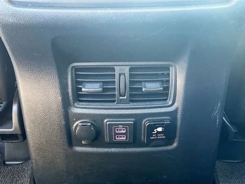 Used 2021 Nissan Titan SV w/ SV Convenience Package image 25