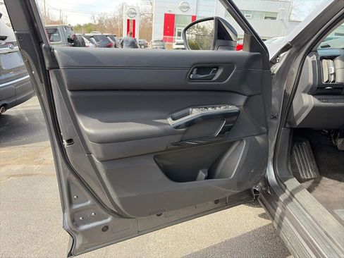 Certified 2024 Nissan Pathfinder S image 17