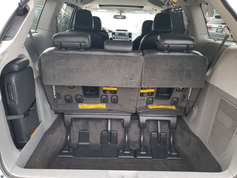 Used 2014 Toyota Sienna SE image 24