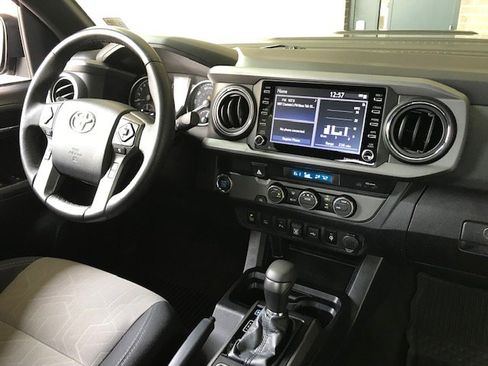Used 2021 Toyota Tacoma TRD Sport w/ Technology Package RWD image 11