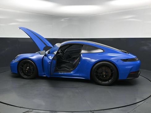 Used 2025 Porsche 911 Carrera GTS RWD image 33