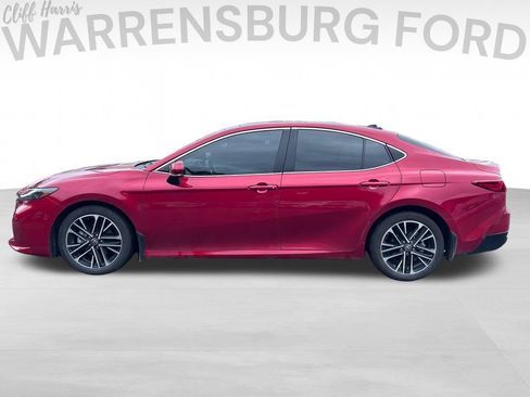 Used 2025 Toyota Camry XLE FWD image 4