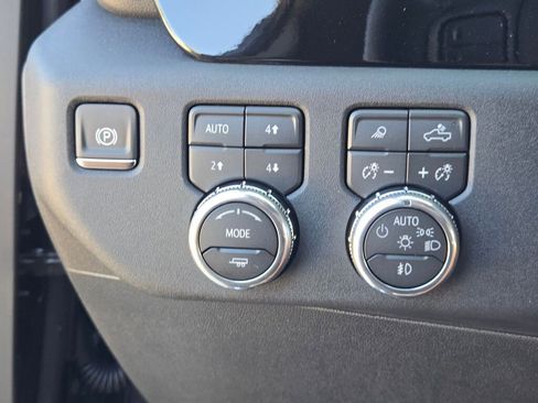 New 2026 GMC Sierra 2500 SLT AWD/4WD image 29