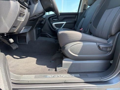 Used 2022 Nissan Titan SV AWD/4WD image 13