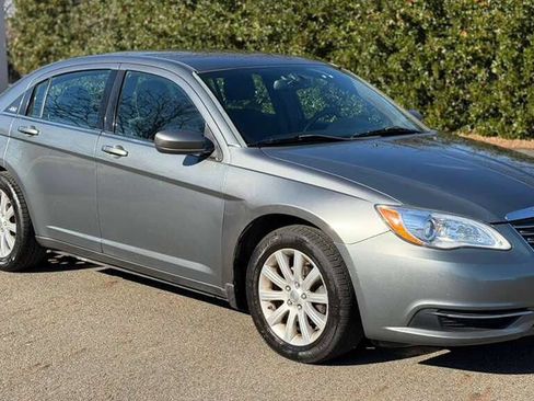 Used 2012 Chrysler 200 Touring image 9