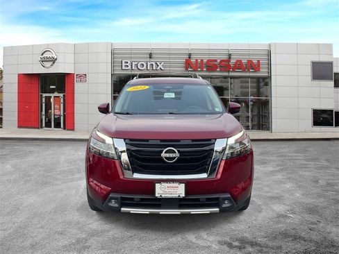 Used 2022 Nissan Pathfinder SL image 2