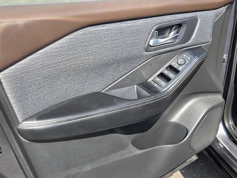 Used 2023 Nissan Rogue SV AWD/4WD image 10