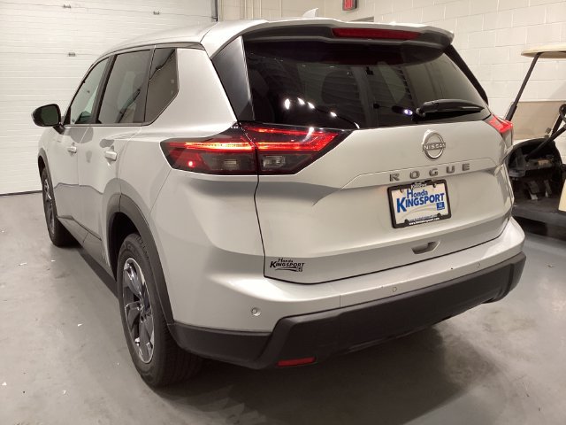 Used 2025 Nissan Rogue SV FWD image 5