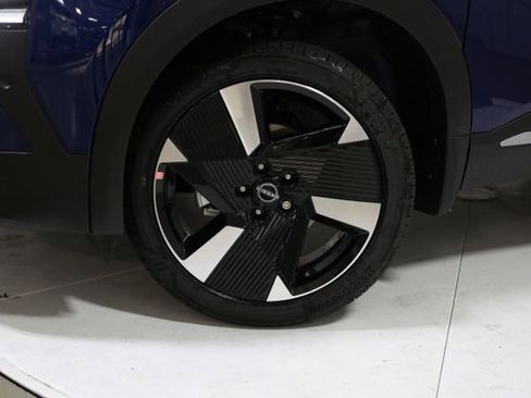 New 2026 Nissan Kicks SR w/ Cold Weather Package image 2