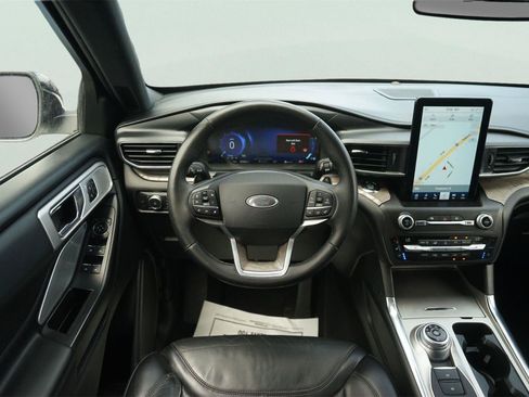Used 2020 Ford Explorer Platinum w/ Premium Technology Package AWD/4WD image 24
