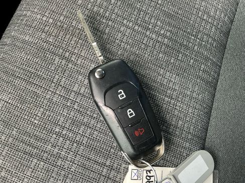 Used 2021 Ford F150 XLT image 35