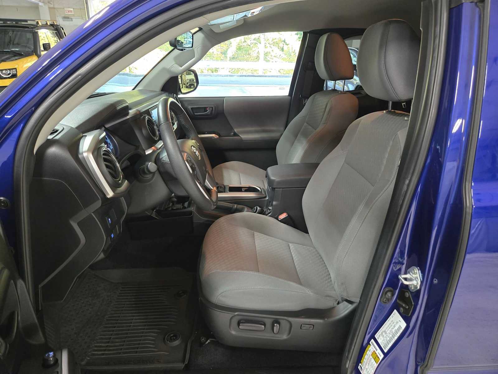 Used 2022 Toyota Tacoma SR5 AWD/4WD image 21