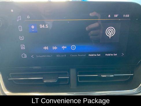 Used 2025 Chevrolet Trax LT w/ LT Convenience Package FWD image 2