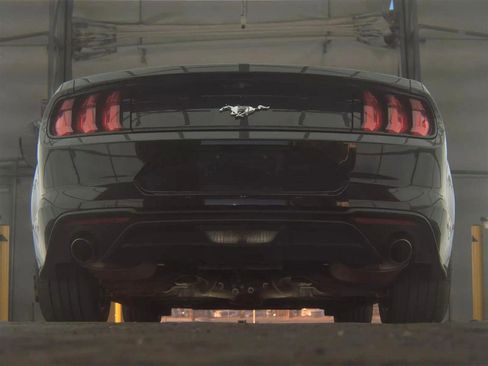 Used 2018 Ford Mustang Coupe image 6