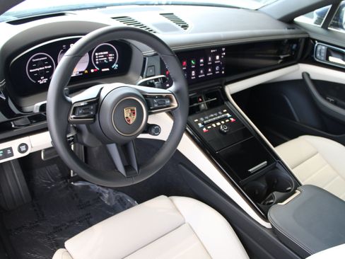 Certified 2024 Porsche Panamera 4 image 4