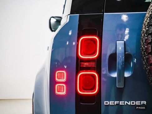 Used 2022 Land Rover Defender 110 SE image 9