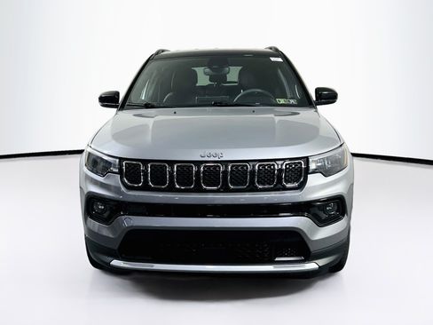 Used 2023 Jeep Compass Limited AWD/4WD image 2