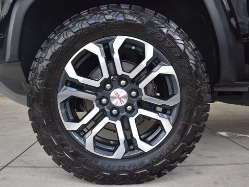 Used 2024 GMC Canyon AT4 w/ Canyon Safety Plus Package AWD/4WD image 14